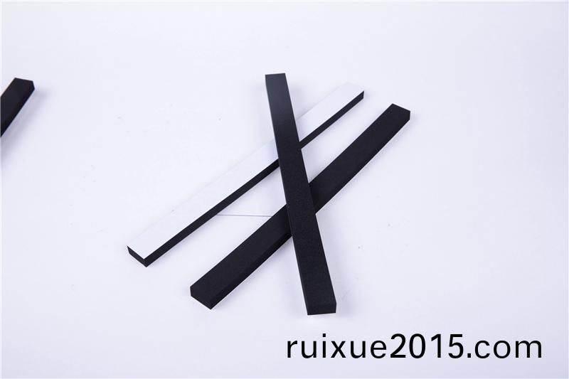 CR減震(zhen)保溫(wen)條(tiao)